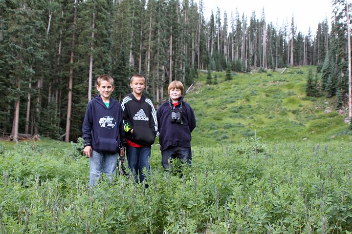 IMG_1318.jpg - Jake and Colton Hansen.  Tate Bonham.  Sunrise ski resort